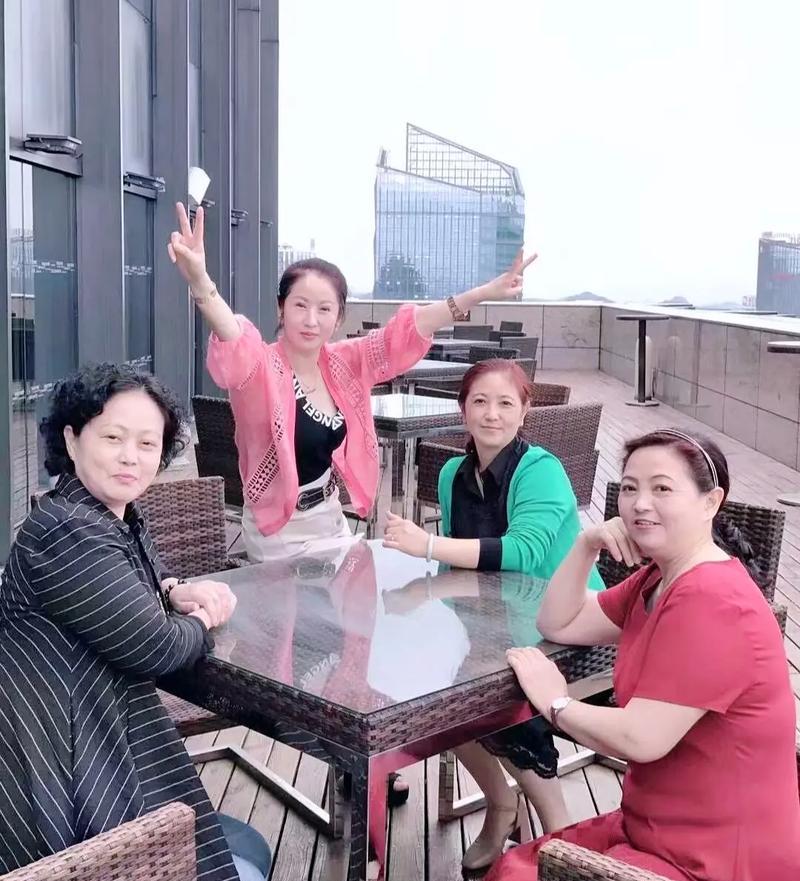 幸福之花：在快乐时刻中绽放的人生