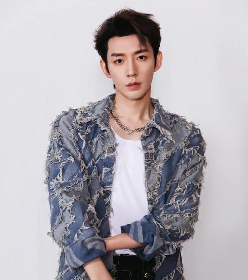 书籍，启迪我成长路上的灯塔（书籍，启迪我成长路上的灯塔）