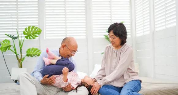 爷爷的宝贝孙女：永远的偏爱