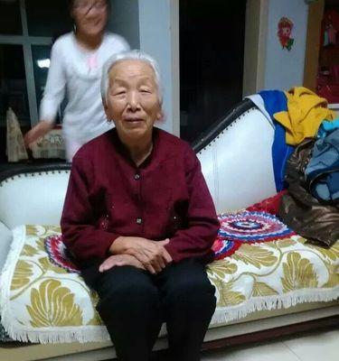 我敬佩的人——我的奶奶（智慧、坚毅、爱心）