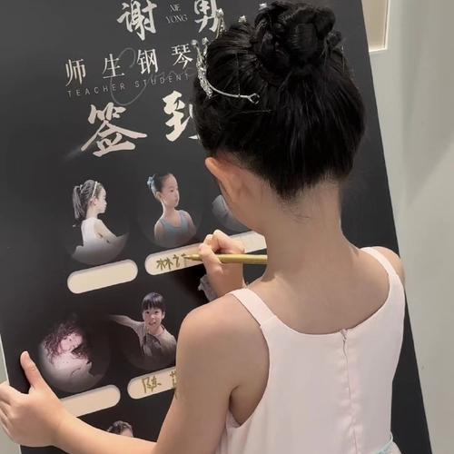 努力奋斗，追逐梦想（努力奋斗，追逐梦想）