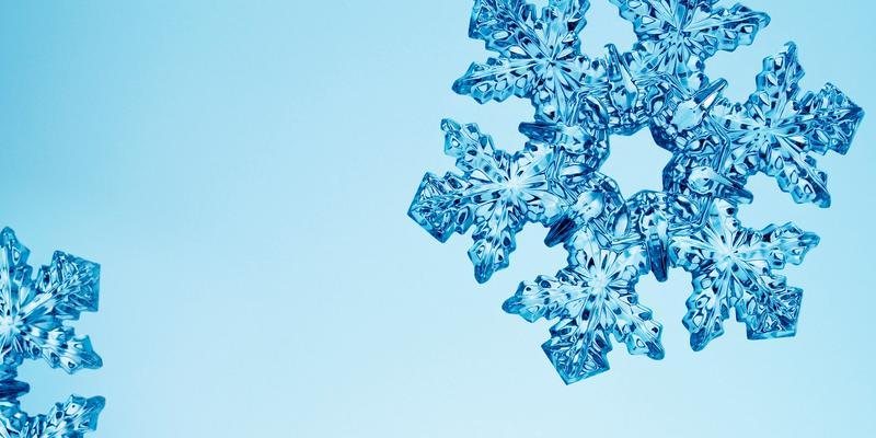 青春如雪花，干净可爱（雪中飘扬的自由与梦想）