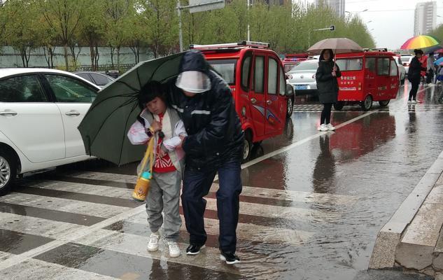 雨中的感动（一个女孩的感人经历）