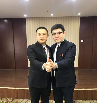 坚持拼搏，铸就无悔人生（小船遇大风，年轻人迎难而上）