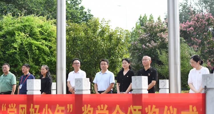 自信的少年——走出舒适区的冒险之旅（勇敢面对挑战，用自信开启新篇章）