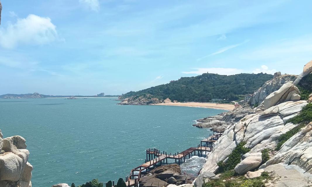 《青春之旅》（踏上旅途，探索未知，领略成长）