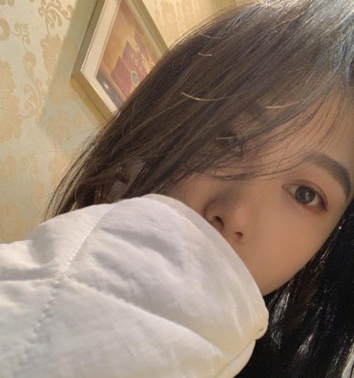 一个年轻女子的坚韧与情感（一个年轻女子的坚韧与情感）